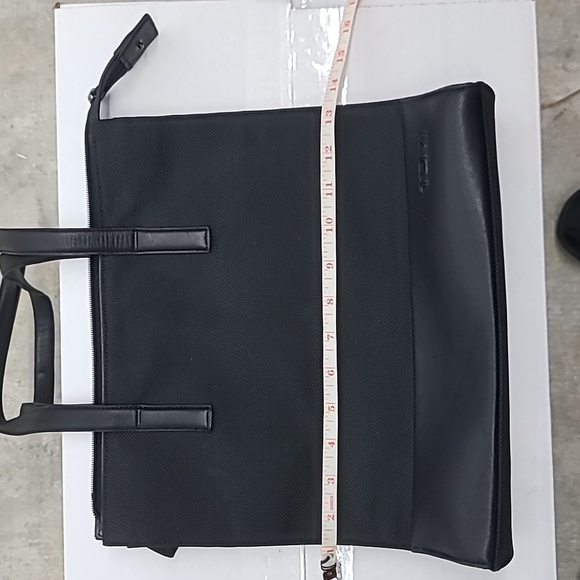 Tumi nylon 12x12 shoulder bag - Picture 7 of 15